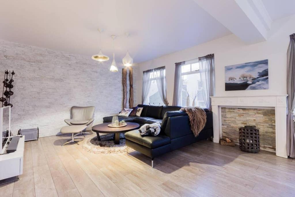 Superb Central Location, No Car Needed - Spacious Ακουρέιρι Εξωτερικό φωτογραφία