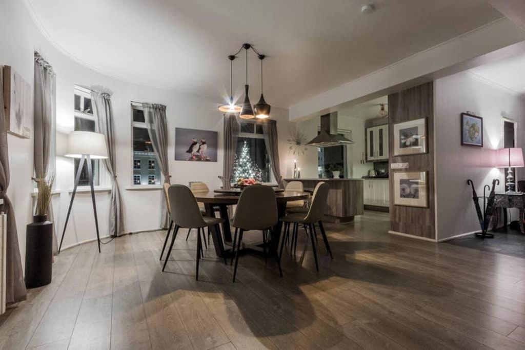 Superb Central Location, No Car Needed - Spacious Ακουρέιρι Εξωτερικό φωτογραφία