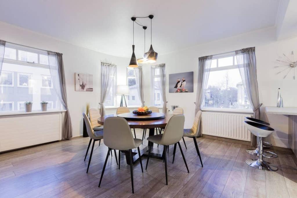 Superb Central Location, No Car Needed - Spacious Ακουρέιρι Εξωτερικό φωτογραφία