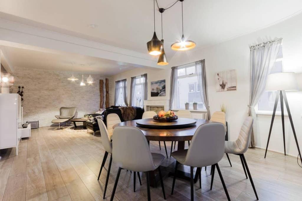 Superb Central Location, No Car Needed - Spacious Ακουρέιρι Εξωτερικό φωτογραφία