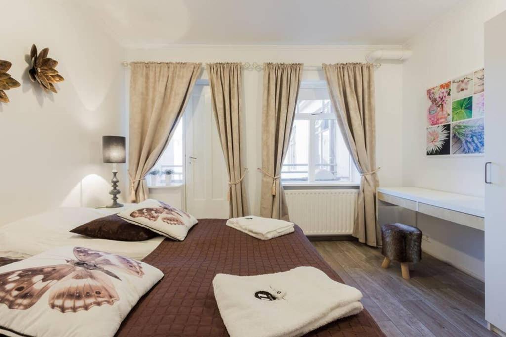 Superb Central Location, No Car Needed - Spacious Ακουρέιρι Εξωτερικό φωτογραφία