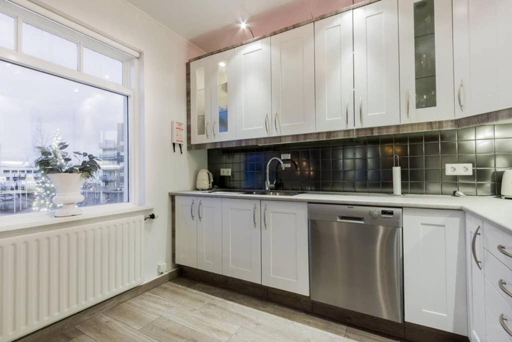Superb Central Location, No Car Needed - Spacious Ακουρέιρι Εξωτερικό φωτογραφία