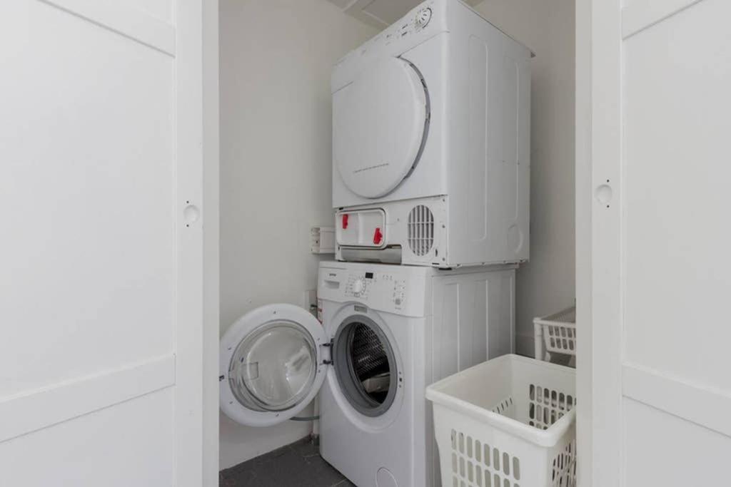 Superb Central Location, No Car Needed - Spacious Ακουρέιρι Εξωτερικό φωτογραφία